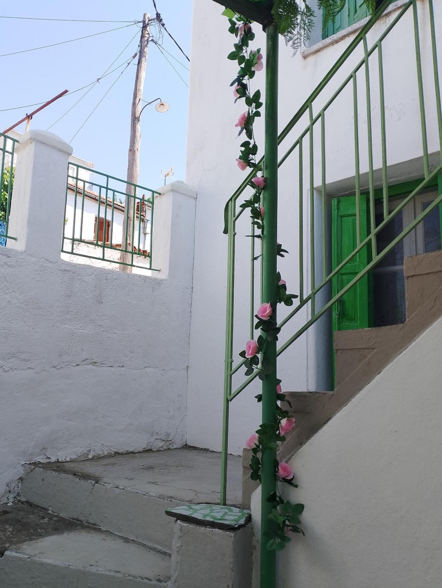Traditional Cozy House Apartment Trikeri
